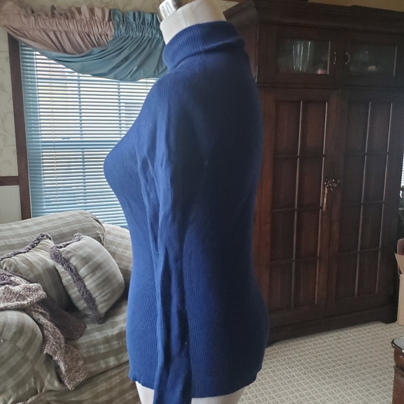 Navy blue turtleneck - Picture 3 of 4